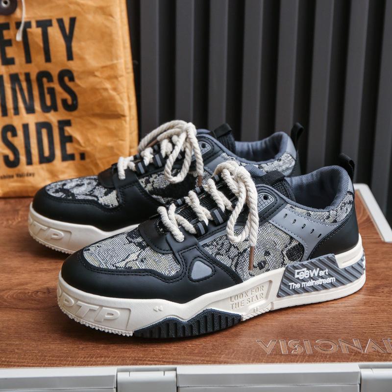 Men's Trendy Height-Enhancing Canvas Sneakers: Breathable, Versatile, Thick-Soled, Casual Sports Shoes for Youth.