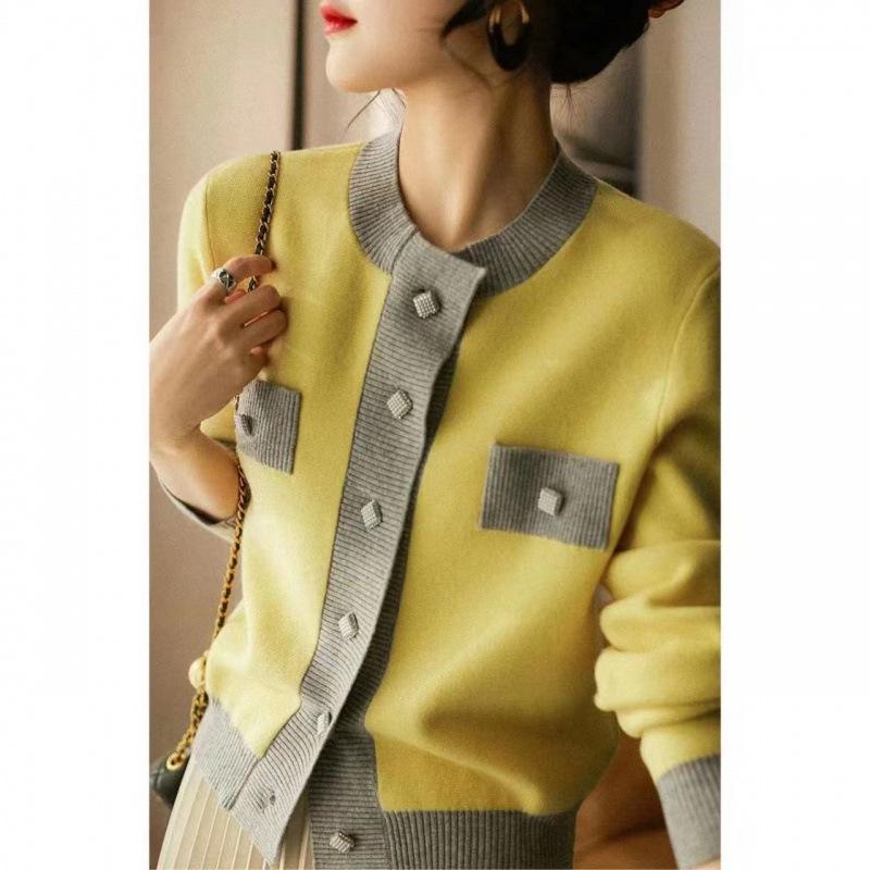 

Contrasting color knitted cardigan spring and autumn new temperament gentle and sweet coat retro splicing long-sleeved women s sweater One size fits all