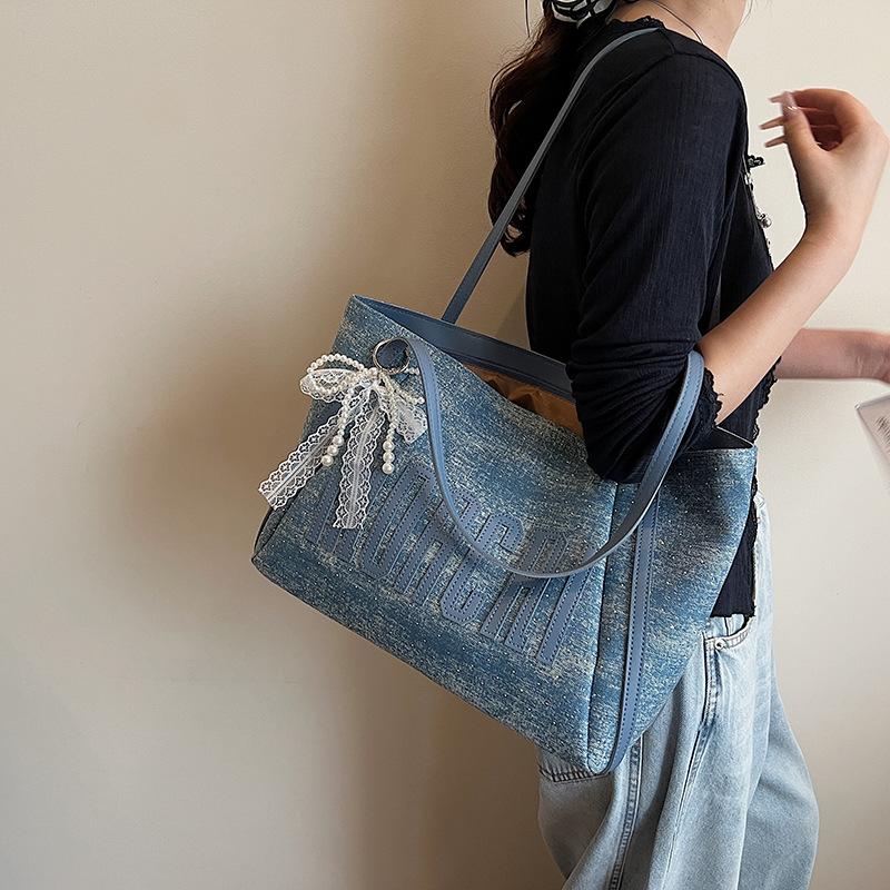 Large Capacity Tote Bag Women's New Versatile Commuter Shoulder Bag