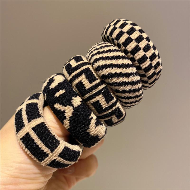 5pcs Simple and Versatile High-stretch Black and White Checkered Traceless Hair Ring