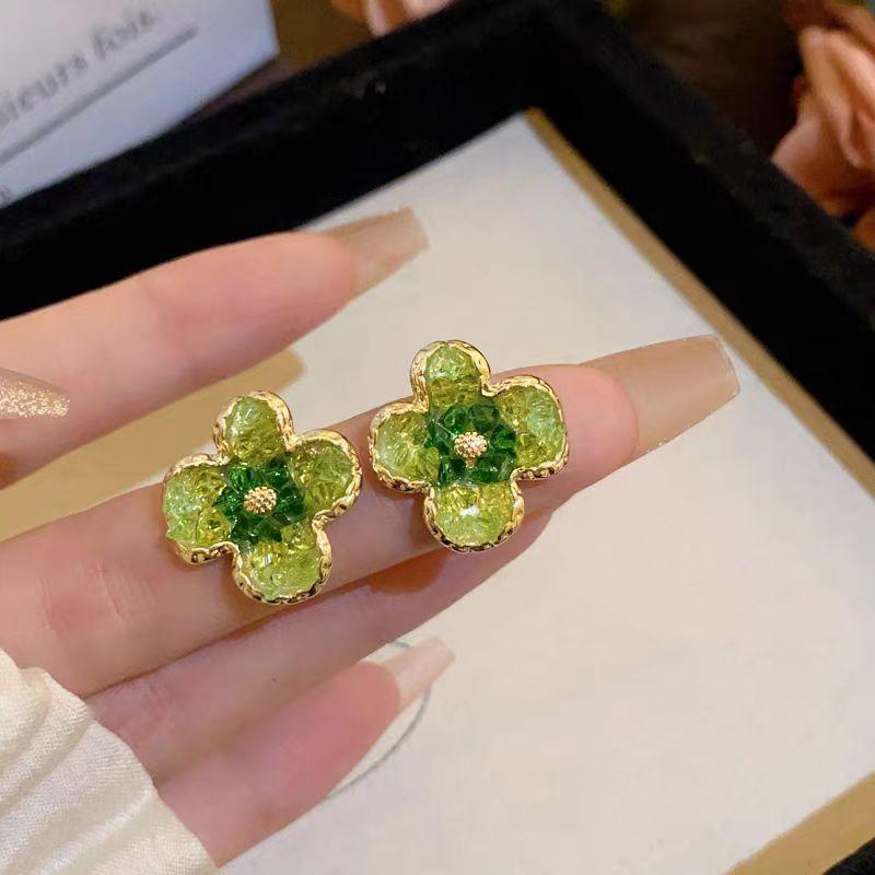 Fashion light luxury high-end stud earrings small fresh flower series earrings sweet and exquisite niche versatile daily earrings