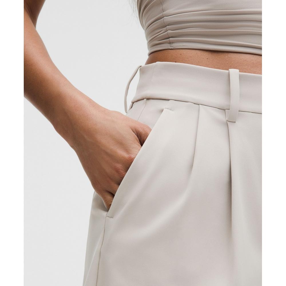 Lullulemon Daydrift Pleated High-Rise Shorts 7Inch Down