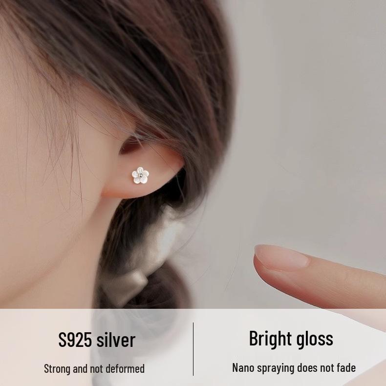 S925 Sterling Silver Small Flower Stud Earrings for Women - Elegant Forest Style, Perfect for Students and Everyday Wear.