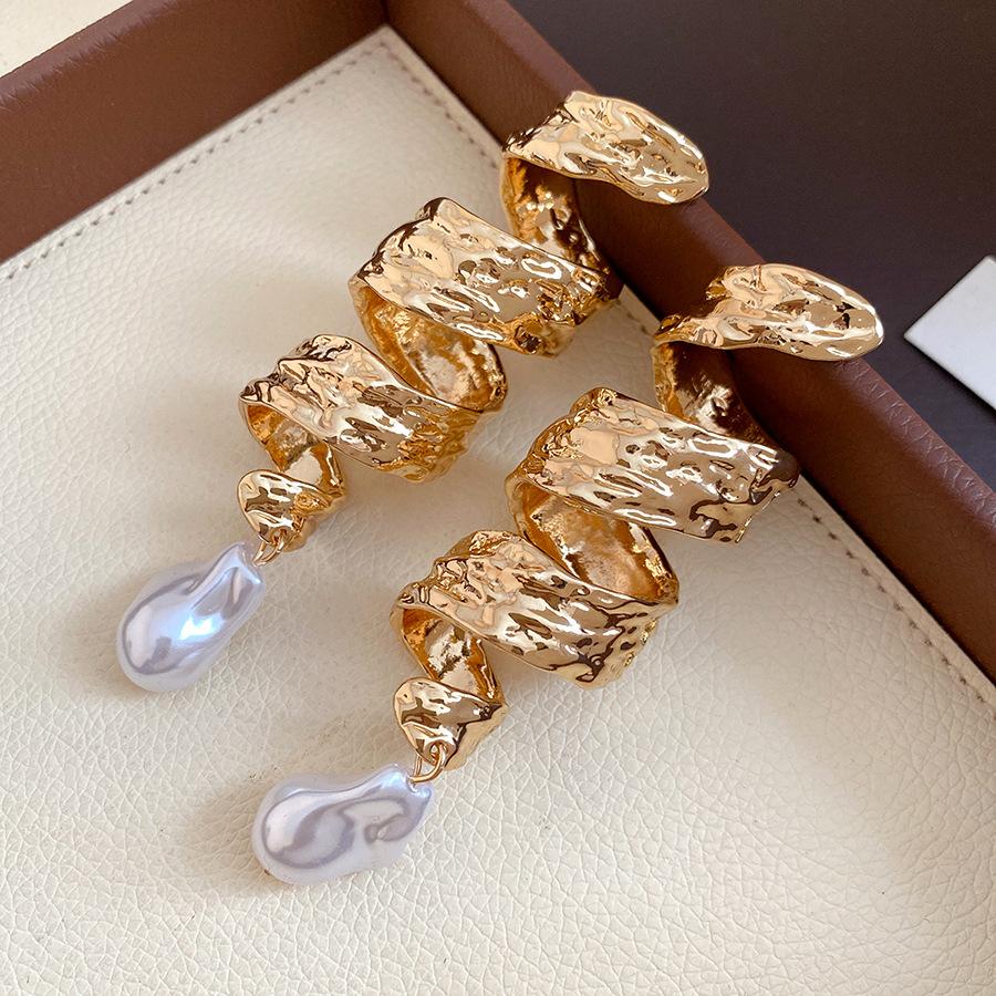 

European and American retro silver needle pearl pleated twisted spiral pendant earrings light luxury high-end stud earrings court style earrings