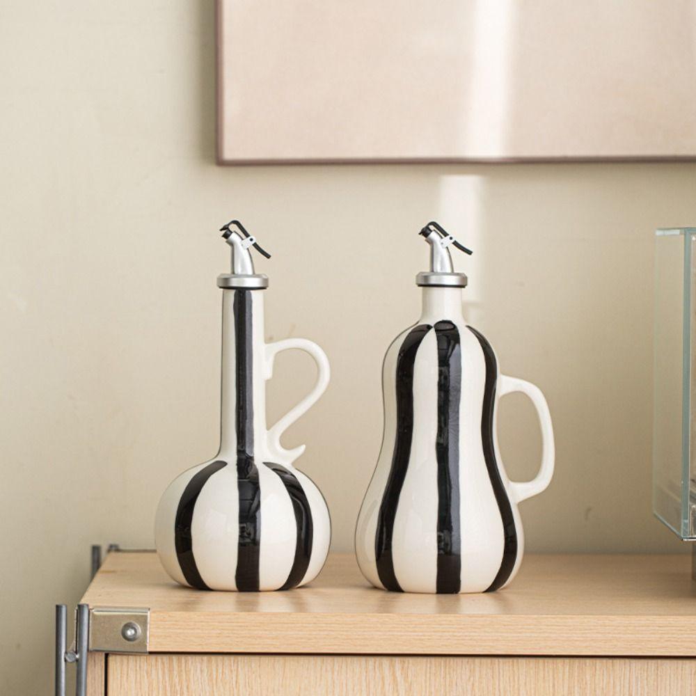 Hand-drawn Stripes Ceramic Oil Bottle Leak-Proof Olive Oil Dispenser Bottle Outdoor