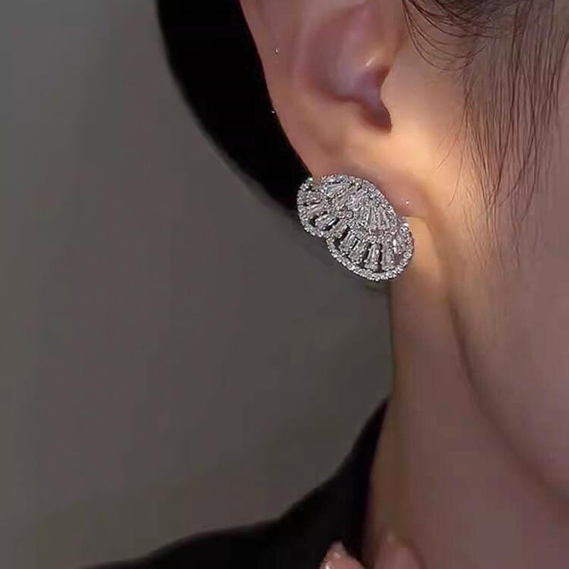 Huitan Aesthetic Butterfly Pierced Earrings Lady Shinning Zirconia Accessories Delicate Design Insect Jewelry for Engagement