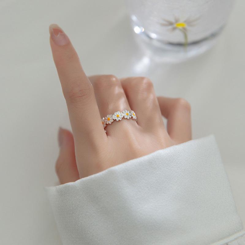 S925 Silver Mori Style Daisy Ring: Fresh Summer White Flower Epoxy Ring - Korean Temperament Women's Jewelry.
