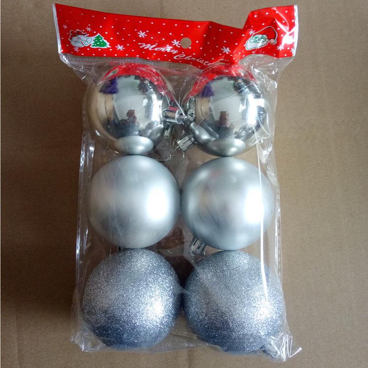 Weihnachtsbaum Ornamente: 6 galvanisierte Dekorationskugeln (7cm, 5cm) in Gold, Silber, Rot und Blau.