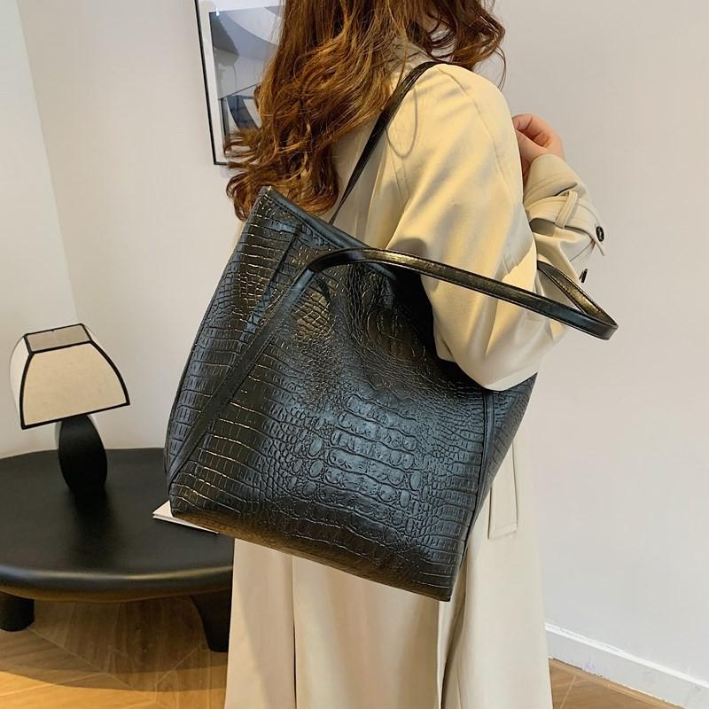 Stylish Retro Tote Bag For Women With Large Capacity And Trendy Street Style Design