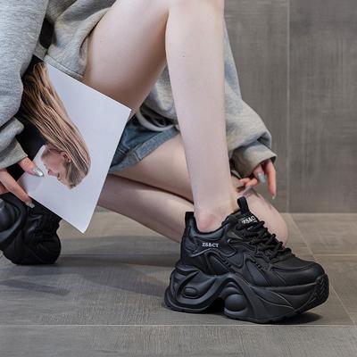 Leder-Plateau-Dad-Schuhe Herbst und Winter Neu Samt um kleine Füße zu zeigen und die Höhe zu erhöhen Freizeit-Sportschuhe