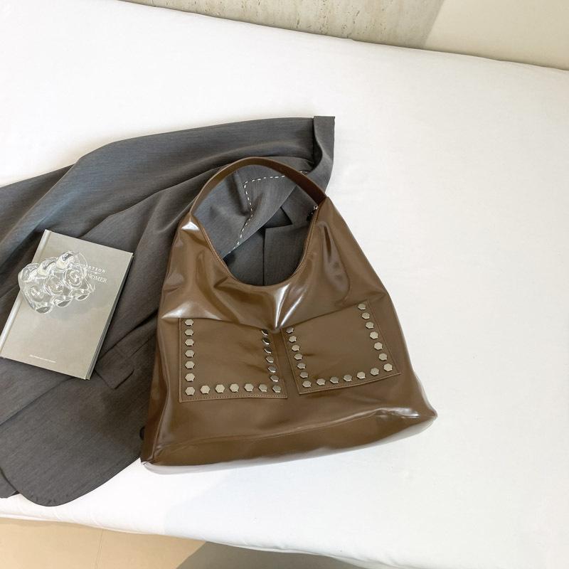 

Retro matte bag women s large capacity 2025 new shoulder underarm bag messenger bag fashionable commuter tote bag