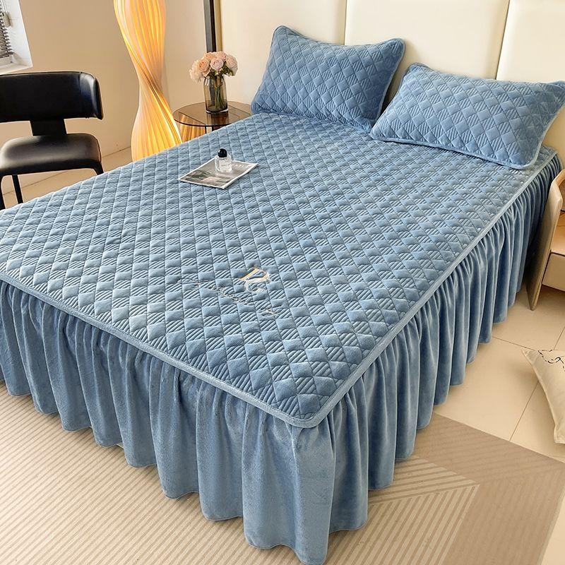 

3 предмета Роскошный комплект юбки для кровати из красного хрустального бархата с кружевной отделкой, Современный стиль, Стеганое полиэстеровое покрытие, Прочный и устойчивый к сминанию 150*200CM