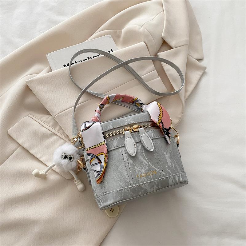 2025 New Model, Portable Box Bag, Women's Retro Fashion Bucket Bag, High-end Sense Niche Versatile Messenger