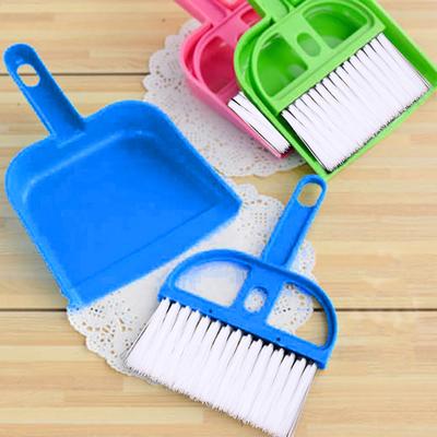 Masa için Mini Plastik Yumuşak Taşınabilir El Fırçası Temizleyici Süpürge Çöp Kovası Klavye Temizleyici