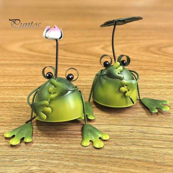 Frog Garden Statue Handmade Iron Frog Ornament Collectible Frog Figurine for Patio Balcony Home Indoor Decor Office Desk