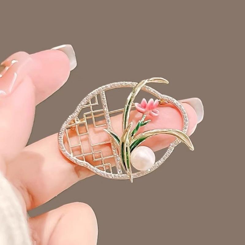 The Ancient-style Orchid Brooch Exudes A Sense of Sophistication for Women with A High-end Pearl Charm and A Unique Chinese Style Brooch