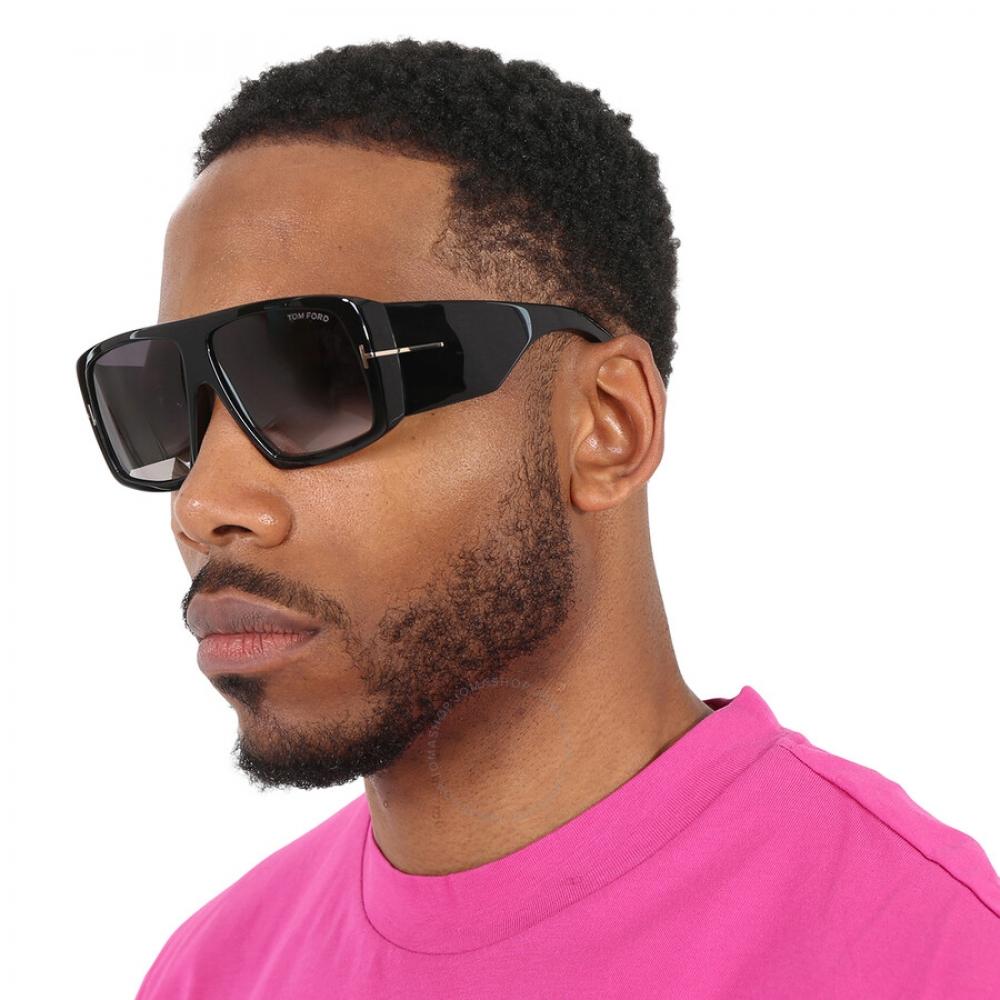 TOM FORD
ブラック マネークリップ カードケース Солнцезащитные очки TOM FORD купить в интернет-магазине ЦУМ