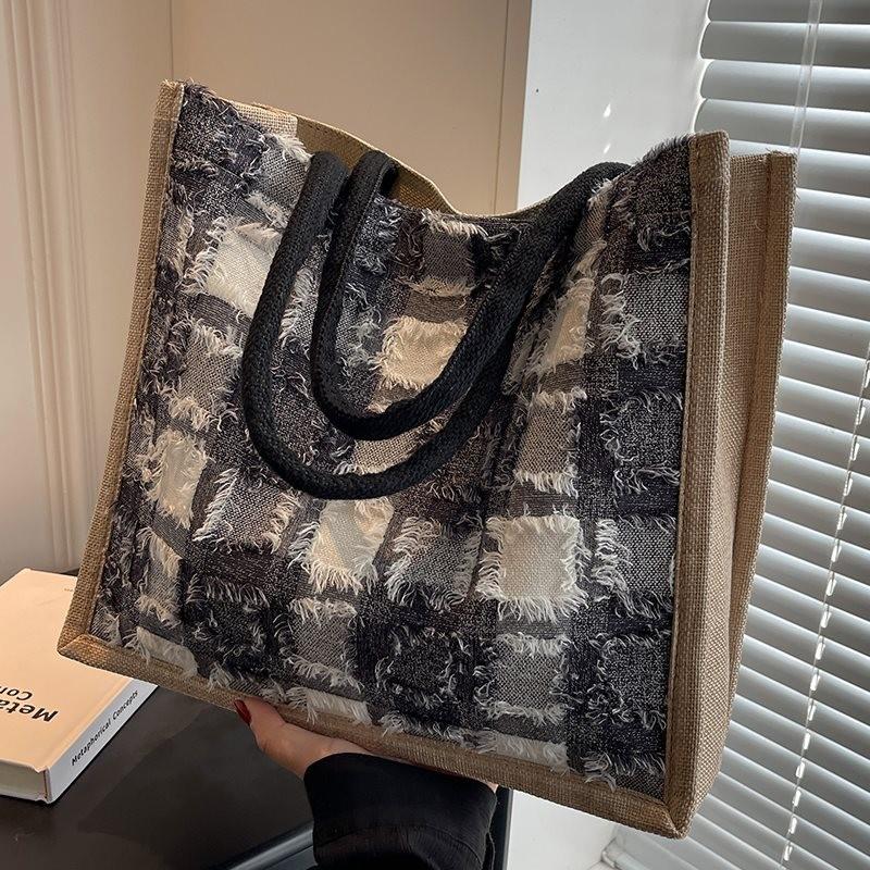 Chic Large Shoulder Tote Bag For Work And Leisure Spacious Commuter Handbag