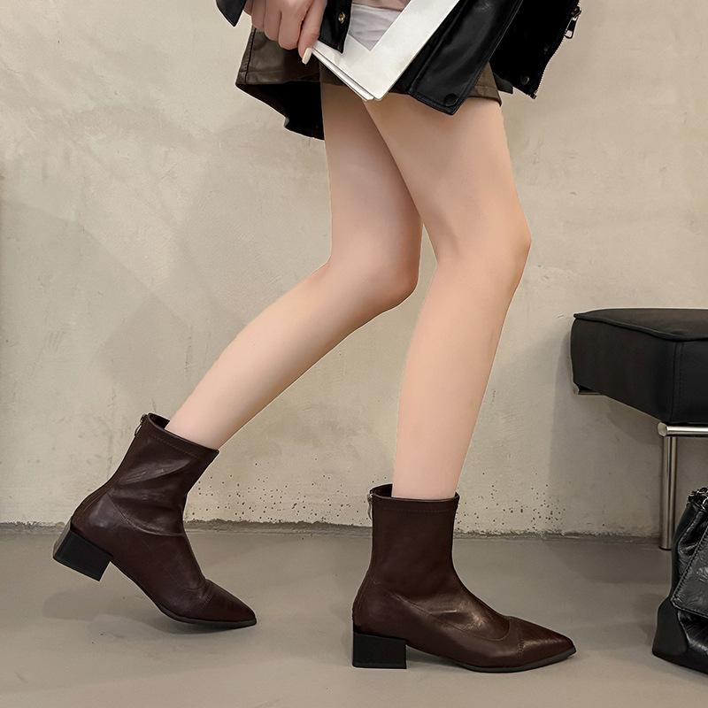 

Роналдиньо остроносые короткие ботинки женские осенне-зимние новые ботинки толстый каблук короткие женские ботинки нишевые тонкие ботинки высокие каблуки 42