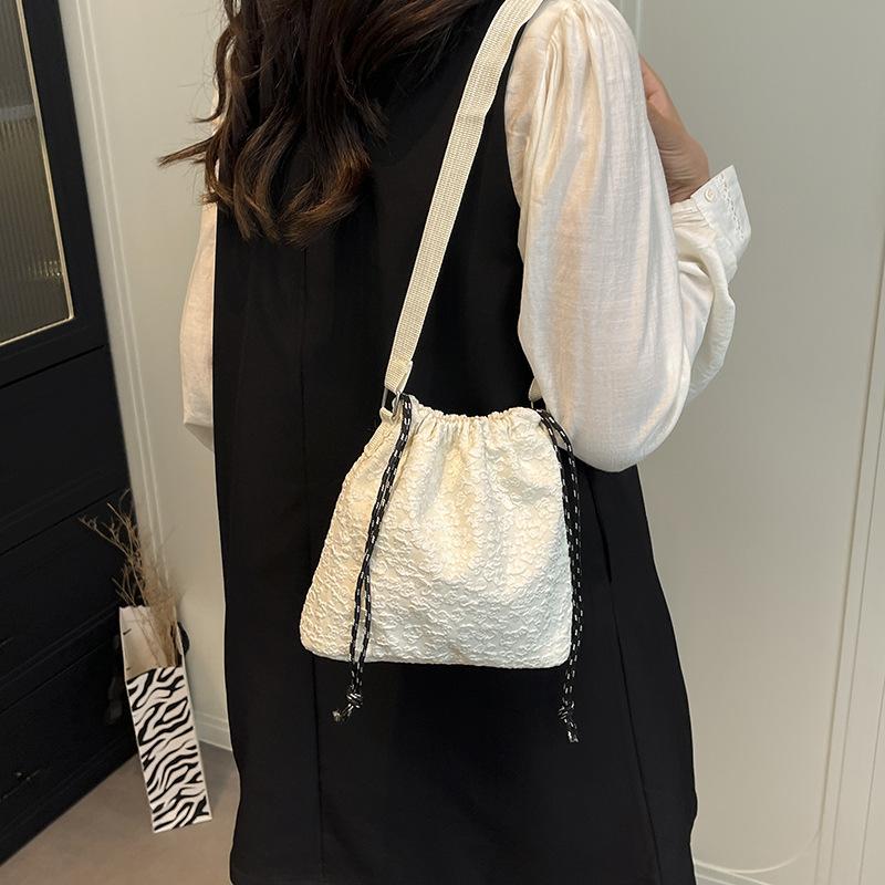 2025 New Summer Drawstring Pleated Floral Bag Women's Korean Version Underarm Bag Commuter Shoulder Messenger Tote Bag Tide