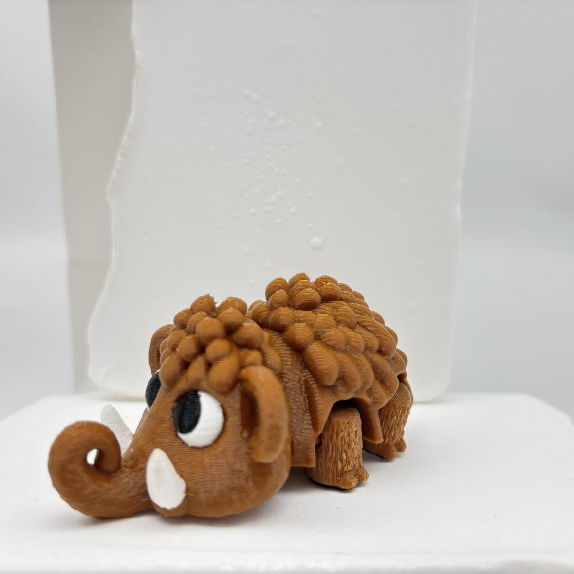 

3D printed mammoth elephant statue ornaments, movable elephant decorations, fantasy themed durable plastic home - car accessorie коричневий