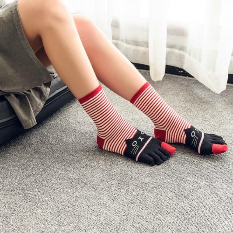 Ladies Autumn and Winter Horizontal Striped Cat Cotton Five Finger Socks