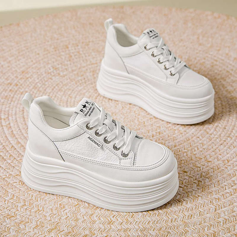 Lightweight little white shoes women's 2025 summer new mesh breathable white board shoes short Le thick sole inner height increase women's shoes