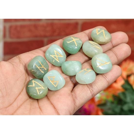 Crocon Grüner Jade Edelstein Runenstein mit Älterem Futhark Alphabet Graviertes Symbol 25 Stück Set : 15-25 mm