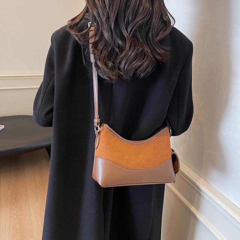 Autumn and Winter Matte Retro Small Bag 2025 New Women's Bag Popular Messenger Bag One Shoulder Underarm Bucket Bag