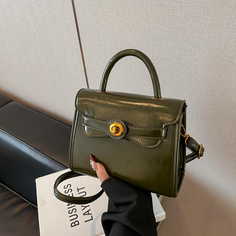 Premium Retro Portable Small Bag Women's New Autumn and Winter Versatile Messenger Commuter Small Square Bag