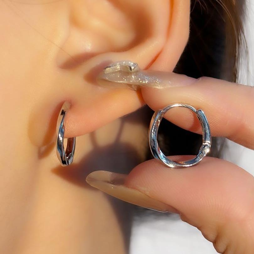 2025 New Stainless Steel Earrings Sweet Mobius Distorted Charm Hoop Earrings For Women Daily Fashion Fine Jewelry DG0064