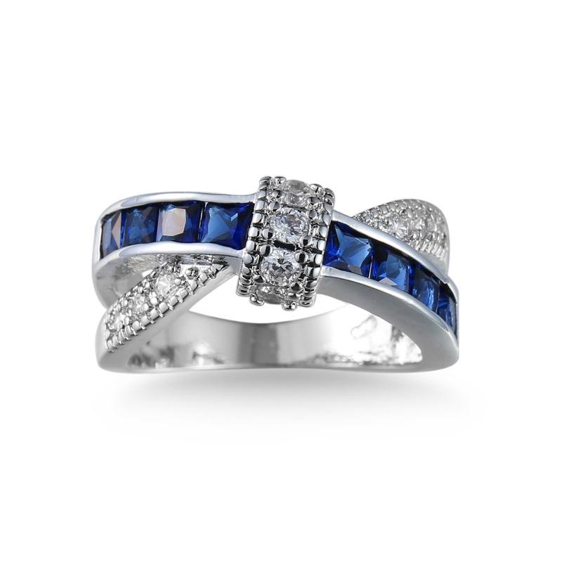 Bague Géométrique en Cuivre avec un Superbe Design de Croix en Zircon de Plusieurs Couleurs Élégantes