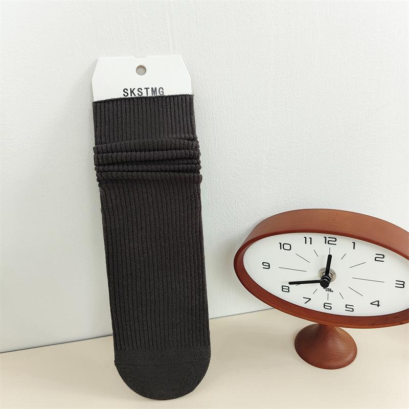 

Женские носки до середины икры из чистого хлопка, весенне-осенние вертикальные ретро-носки с махрой, осенне-зимние однотонные универсальные длинные носки до икры 1 pair темно-серого