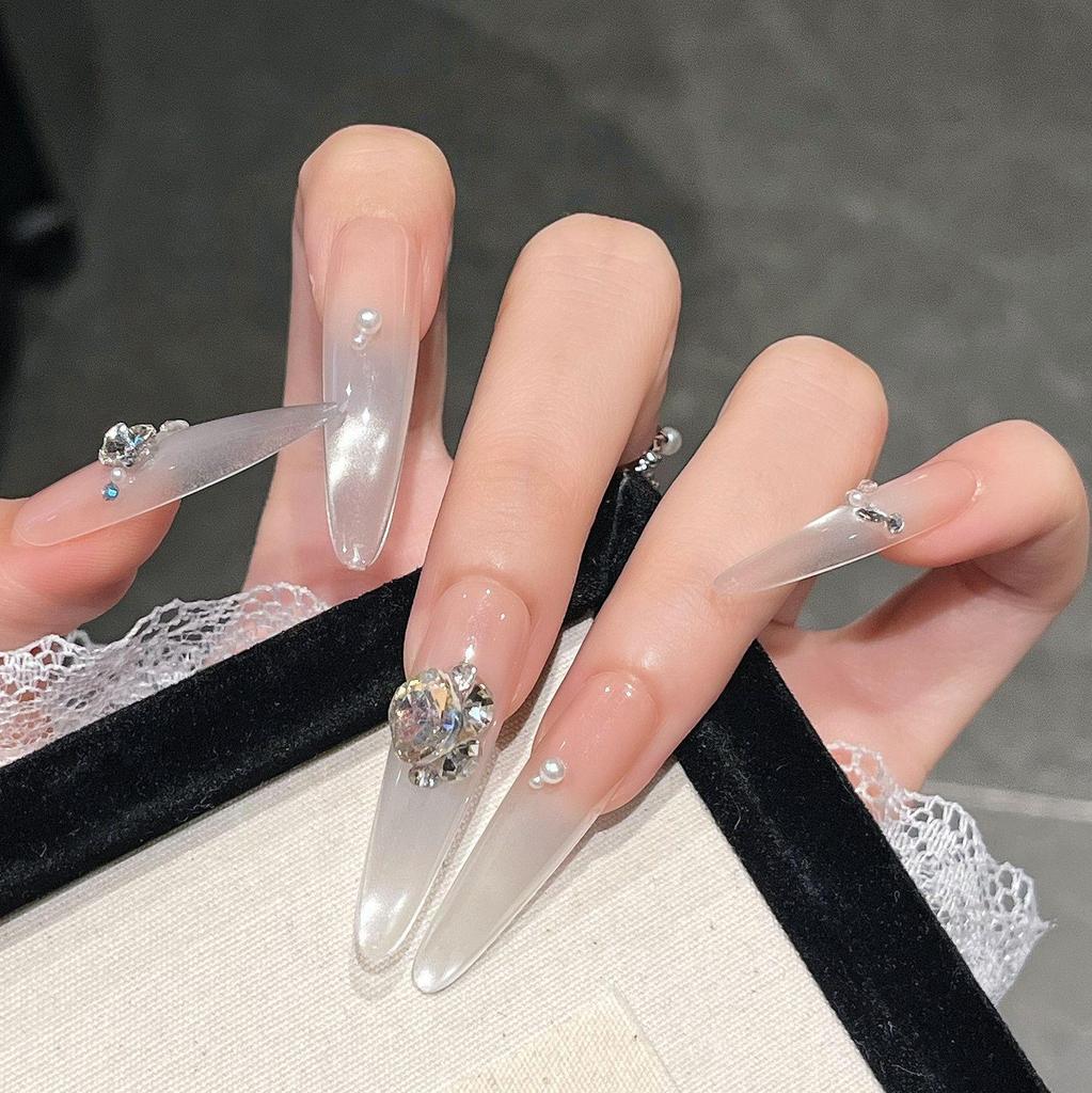 2026 Wearable Cat Eye Nail Art Stickers: Handmade Whitening Light-Catching Nail Tips.