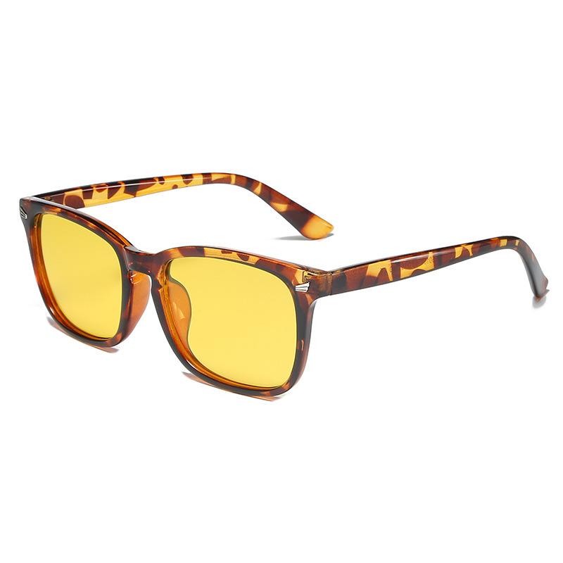 Unisex Retro Polarized, Trendy Driving Eyewear. Style for Men And Women, Lightweight, High-Quality Lenses