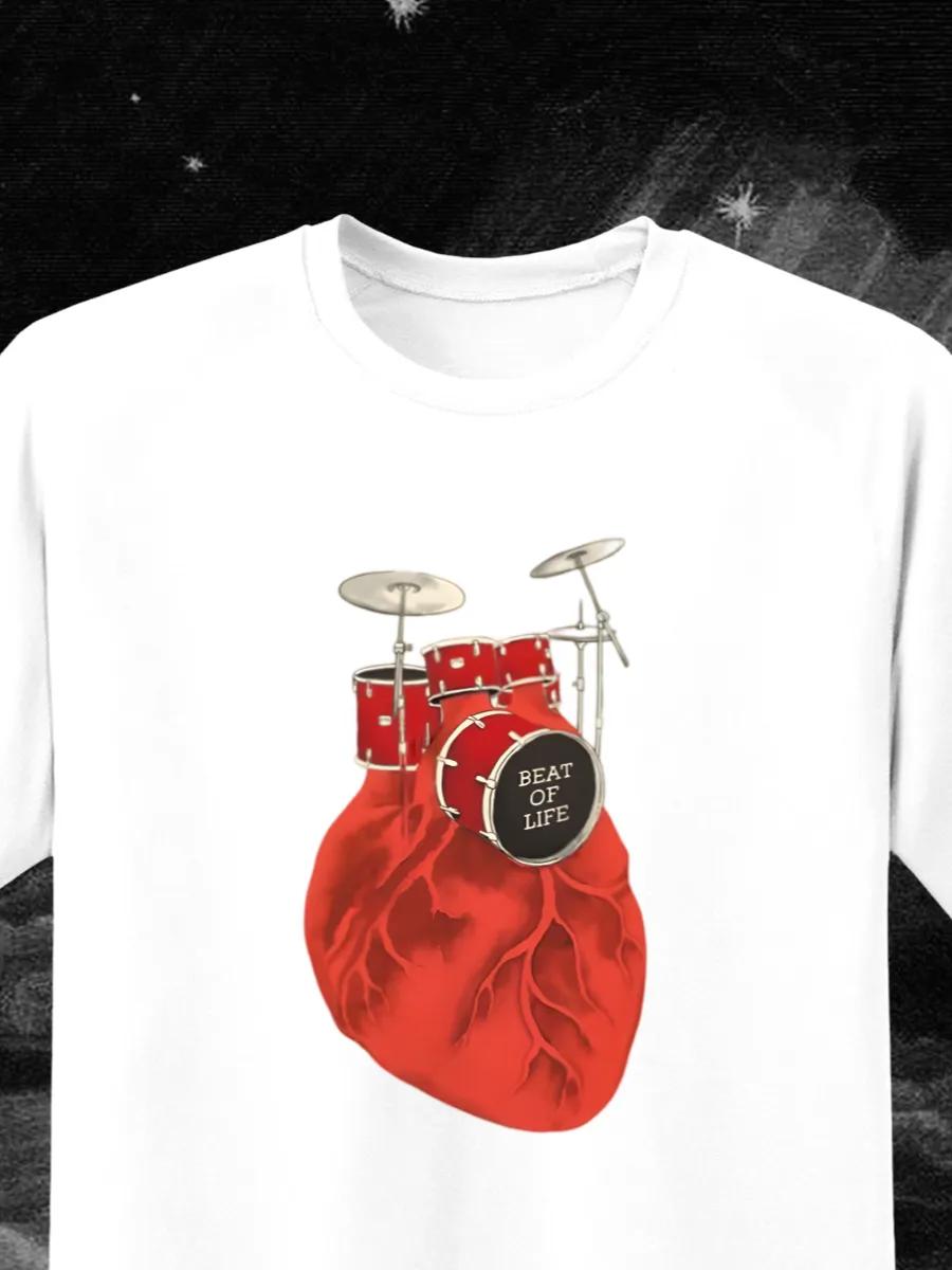 Sitting at the table with a beaver printed T-shirt 2XL