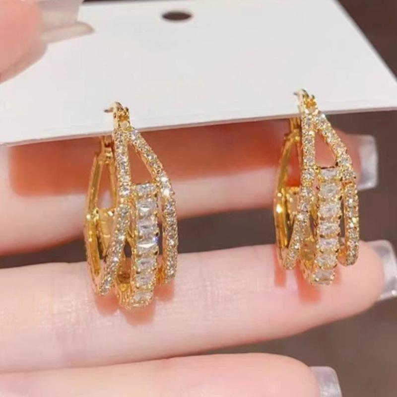 

Fashionable Style Geometric Square Stud Earrings with Three Layers of Micro-set Zirconia Stones for Women золотой