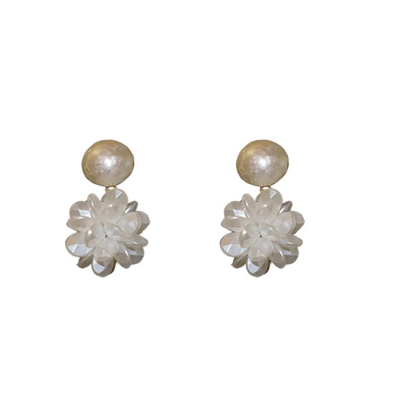 Geometric pearl flower earrings Korean minimalist temperament design earrings fashionable versatile high-end earrings