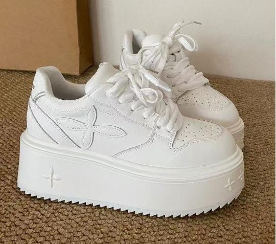 

Супер огонь толстоподошвенные увеличивающие рост маленькие белые туфли 2025 новый популярный маленький универсальный ins трендовые повседневные студенческие кеды 40 белый