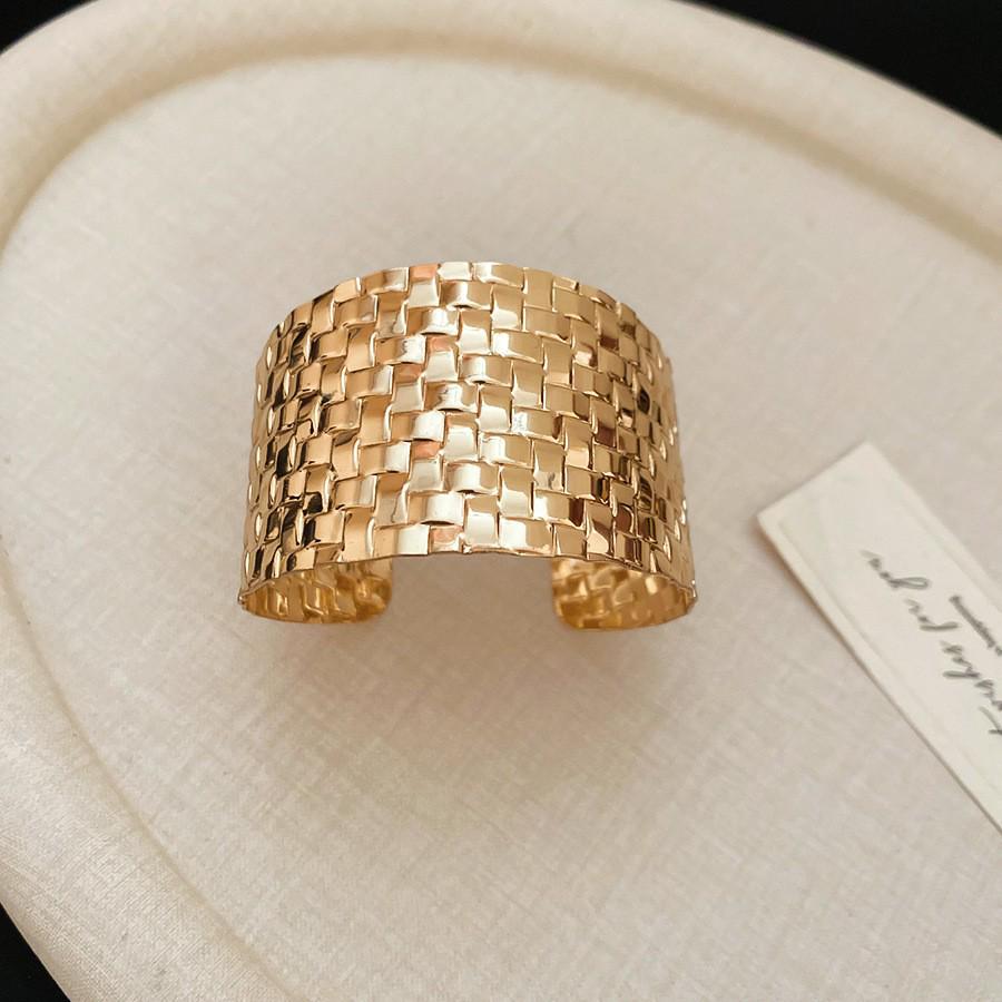 European-American Geometric Metallic Open Bangle: Simple, Versatile, Niche Design Bracelet