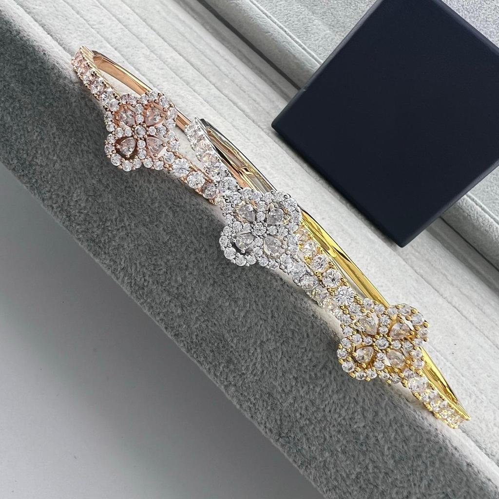 Luxury Diamond Four-Leaf Clover Bracelet - Elegant Valentine's Day Gift