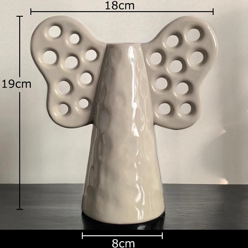 

Abstract Elephant Shaped Ceramic Vase Artificial Flower Decorative Flowers Pots Desk Decoration Floral Arrangement Home Vases білий