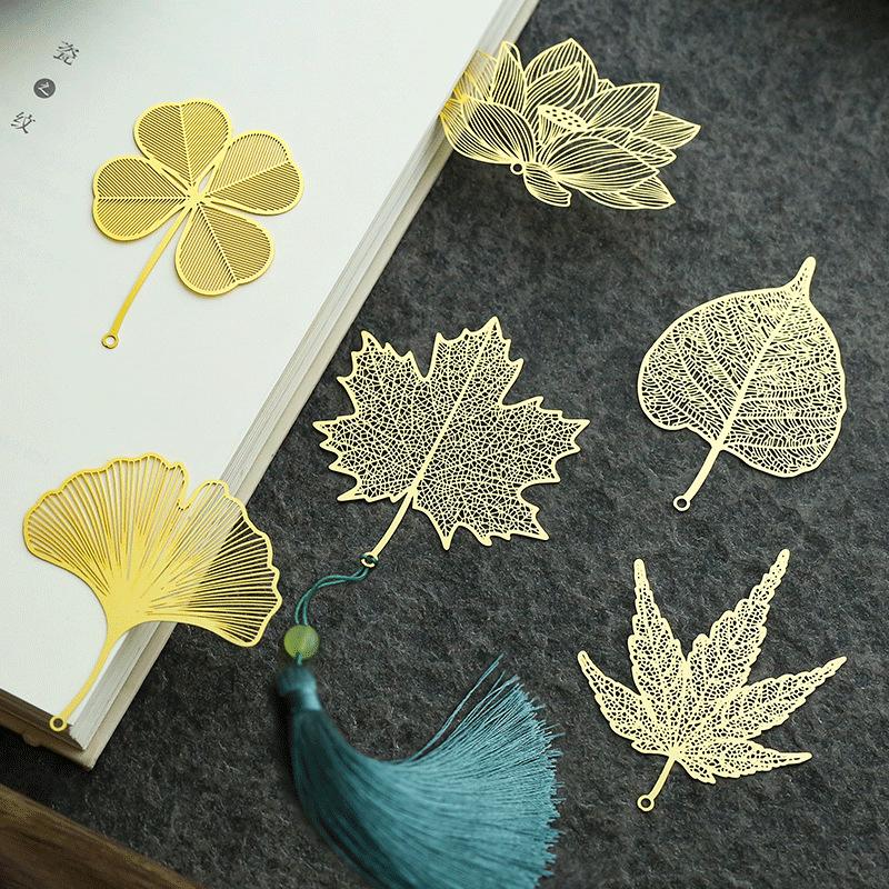 Hohler Messing-Blattader-Lesezeichen - Exquisites Geschenk zum Lehrertag mit optionaler Gravur