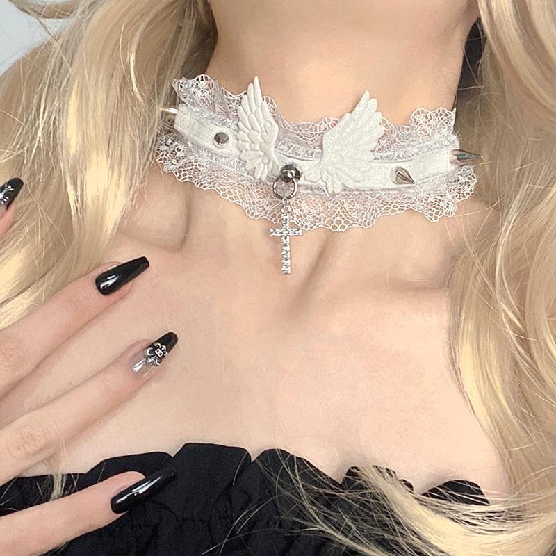 Sexy Mädchen Choker Halskette Persönlichkeit Mode Engelsflügel Spitze Halskette Damen Nieten Edgy Nische Lolita Anhänger Kreuz Halskette