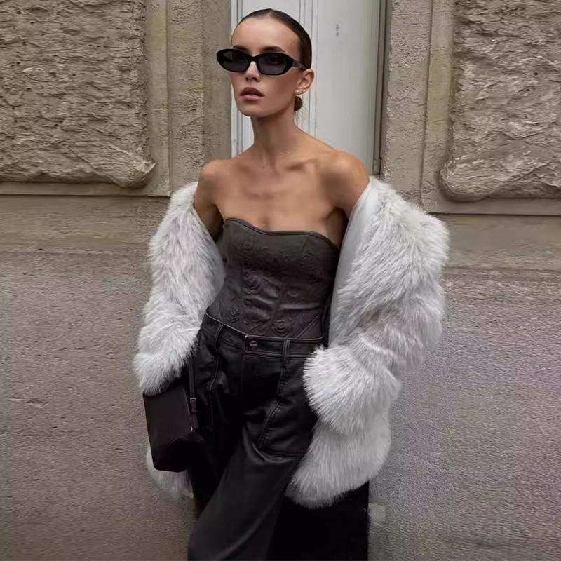 Осенне-зимнее женское теплое пальто средней длины из искусственного меха — фото 3