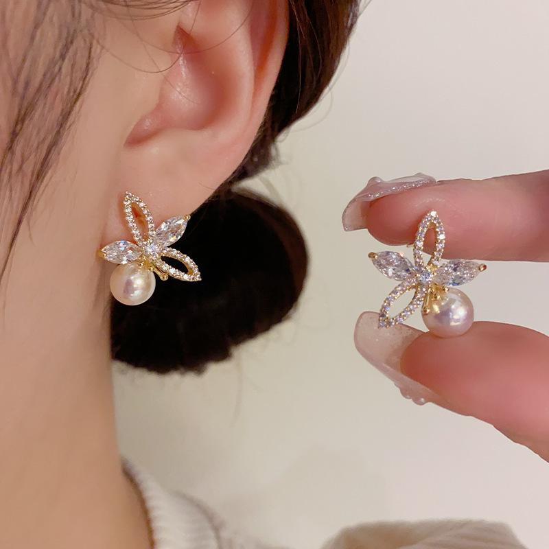 2026 Sweet and Fashionable Mapei Pearl Zircon Flower Stud Earrings S925 Silver Needle Temperament Versatile Exquisite Niche Earrings