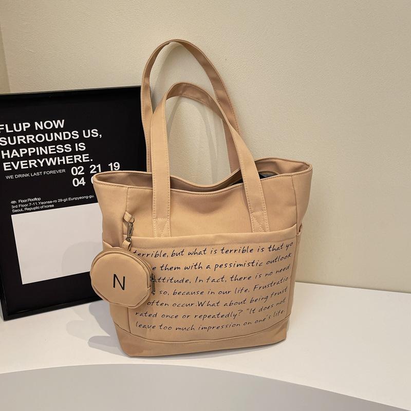 

Женская сумка через плечо 2025 новый зимний тренд большая вместимость однотонная сумка простая модная сумка-тоут с буквенным принтом хаки