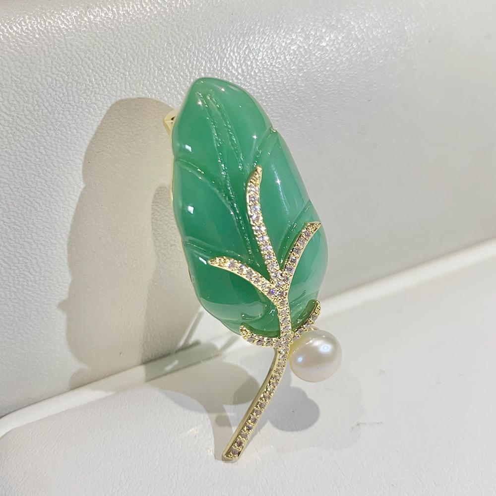 Bo Xin Yun Freshwater Pearl  Green Chalcedony Leaf Brooch Luxury Pin
