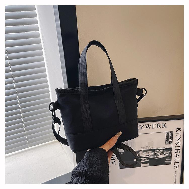 

New versatile shoulder backpack, urban simple style mature woman going out commuting handbag, ultra-light casual mobile phone bag чёрный