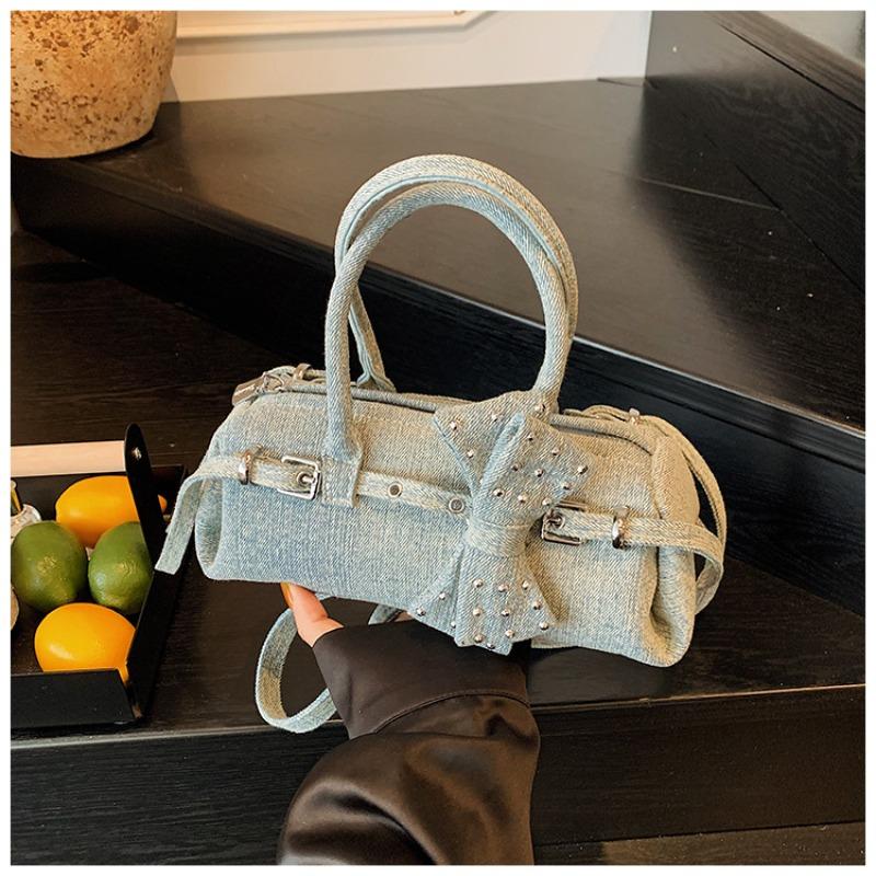 Niche New Portable Pillow Bag Women's Fashion Design Personalized Commuting Leisure Shoulder Messenger Bag